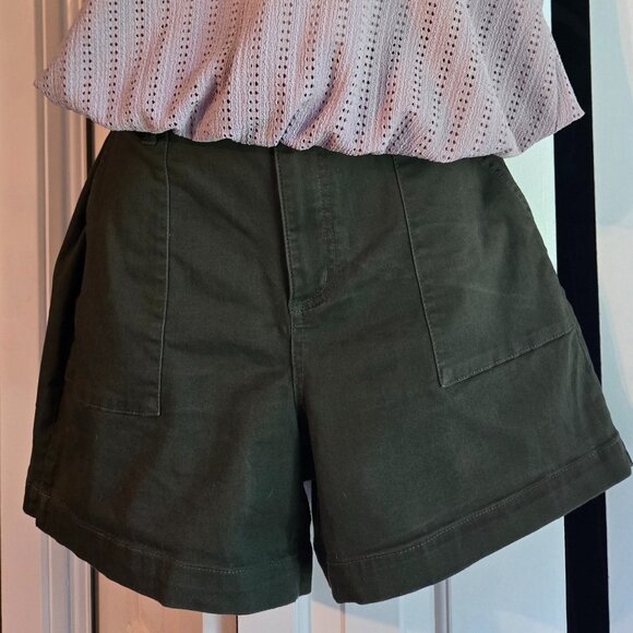 New York & Co Super High-Waisted Short – UNIQUE EMBROIDERY DESIGN - Picture 2 of 7